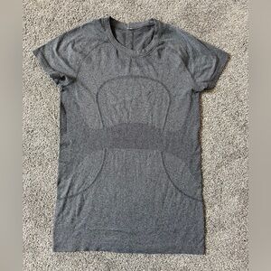 Lululemon Swiftly Tech Short Sleeve 2.0 *Heathered Slate Gray - Size 8